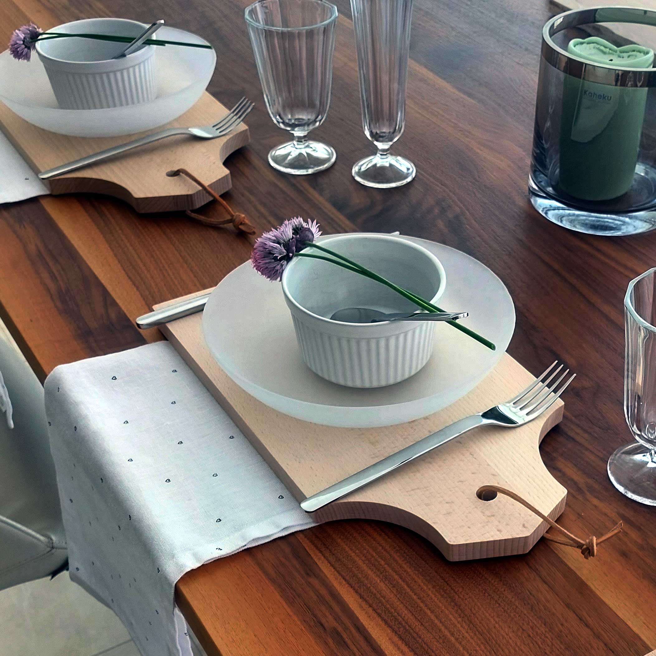 Tischdekoration mit Holzbrettern - Blogartikel 8 Gartenparty Ideen